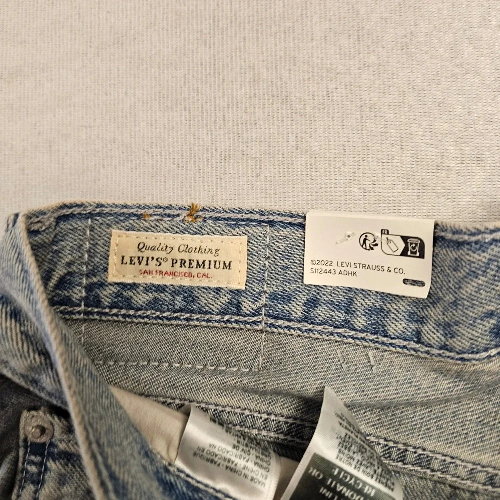 Levis Premium Baggy Dad Jorts Light Wash Denim Shorts Mid Rise Size 33 NEW